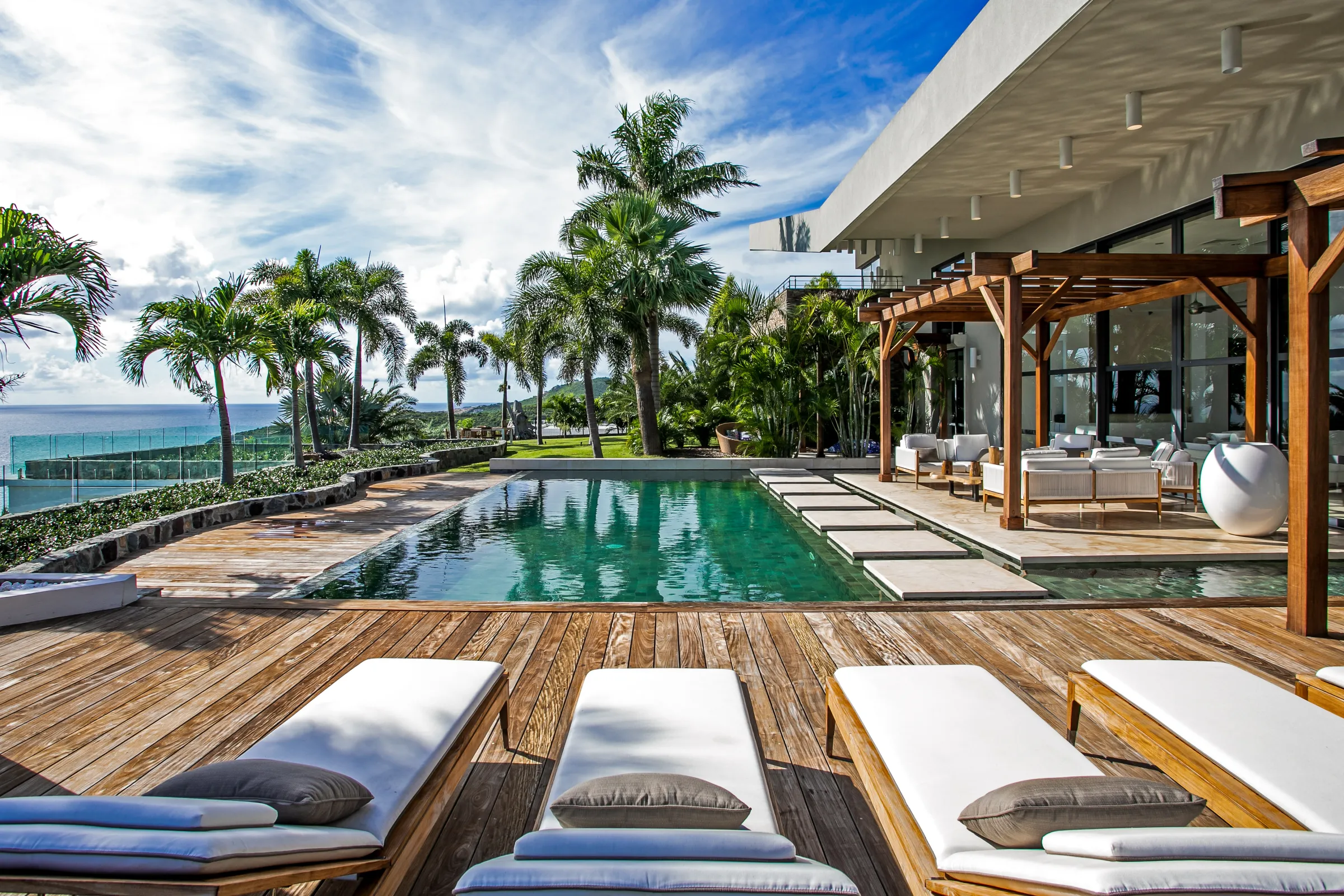 Best Areas to Stay in Sint Maarten (Where to Stay + Luxury Villas) - Caribbean travel guide for Sint Maarten
