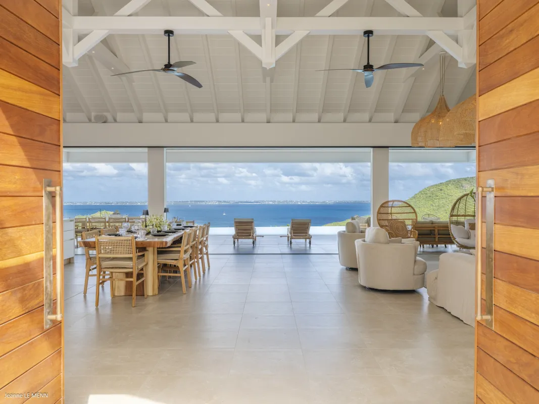 Villa Abaca: Open-concept living and dining area with high vaulted ceilings overlooking the ocean