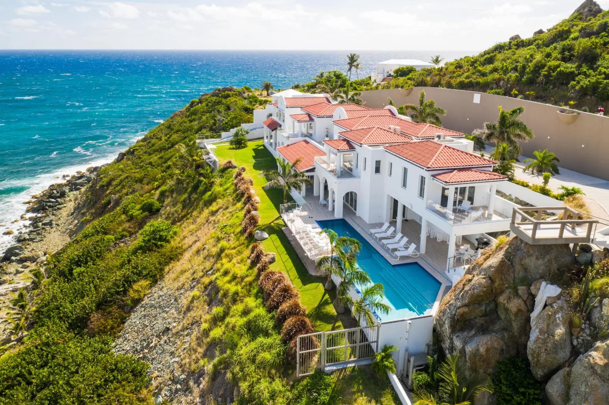 Villa Amalia: Aerial view of a cliffside villa with a swimming pool overlooking the ocean