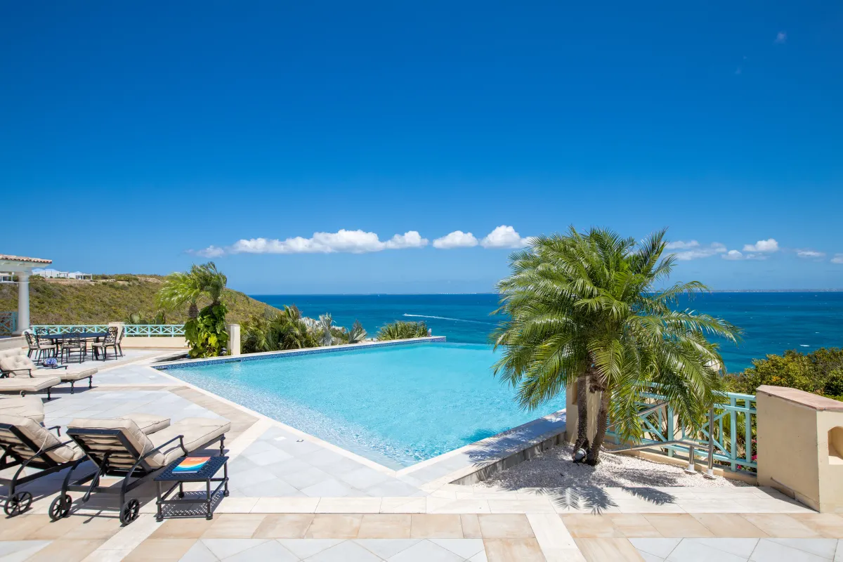 Villa Amber: Infinity swimming pool and sun loungers on a stone terrace overlooking the ocean