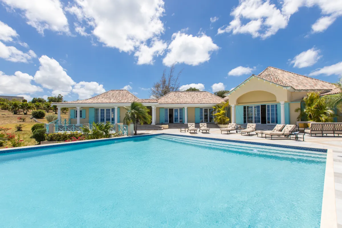 Villa Amber: Spacious swimming pool and sun loungers on a patio outside a tropical villa