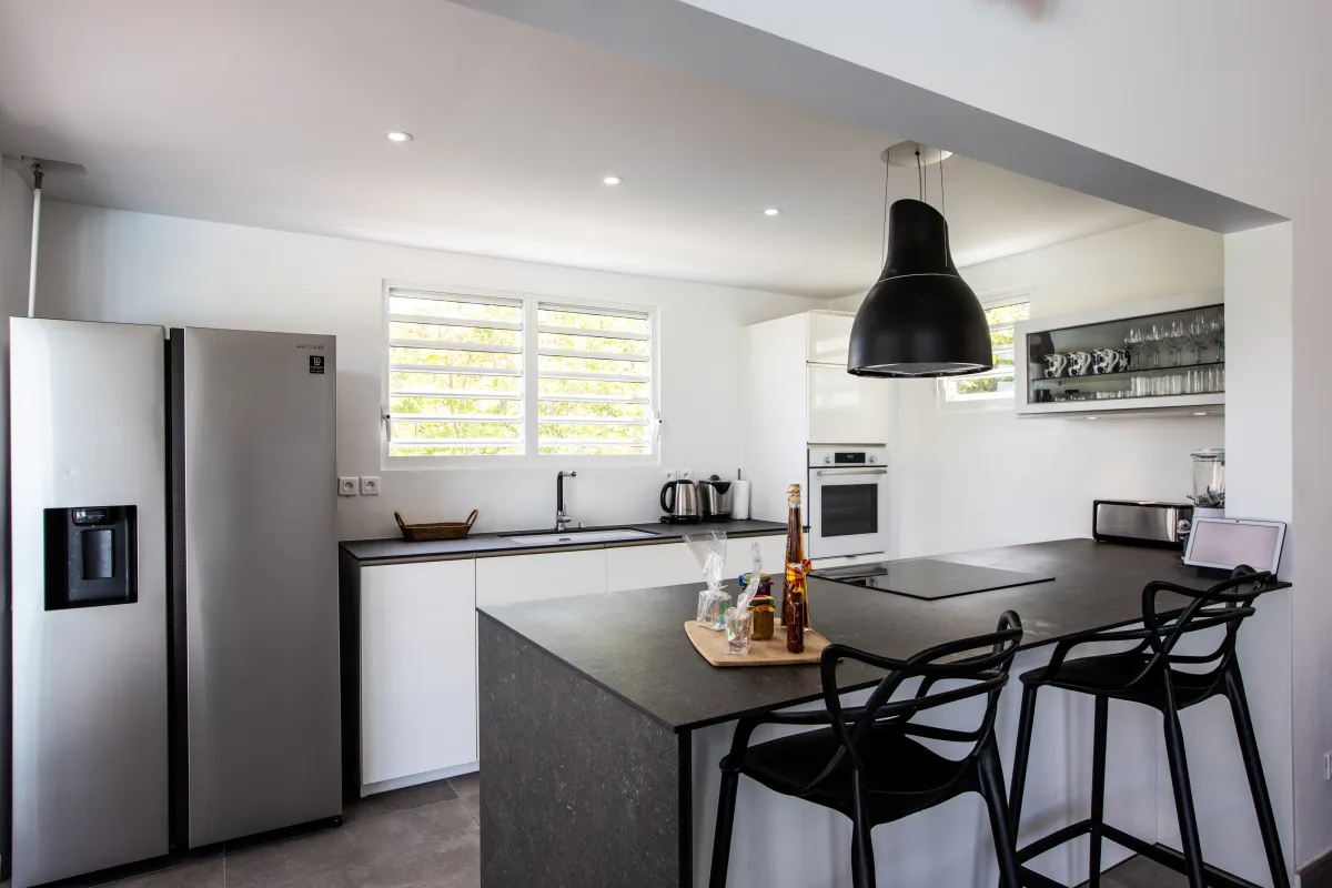Villa Angelsmart: Modern kitchen with a breakfast island barstools and stainless steel refrigerator