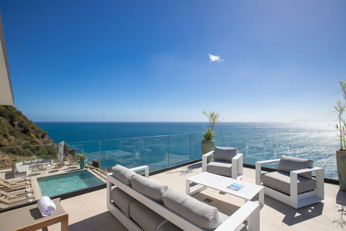 Villa Aqua Dream: Outdoor terrace with modern lounge seating and glass railing overlooking the sea