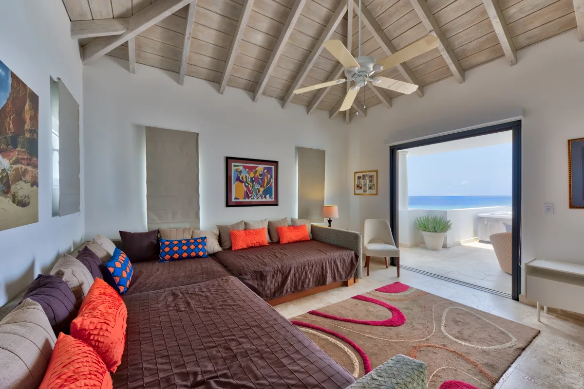 Villa Bahari: Living area with daybed seating and sliding glass doors opening to an ocean-view terrace