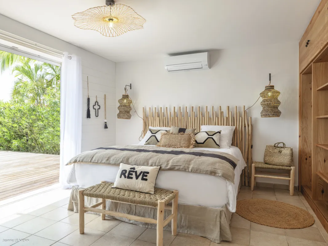Villa Be Happy: Bedroom with a bamboo headboard and sliding glass doors opening onto a wooden deck