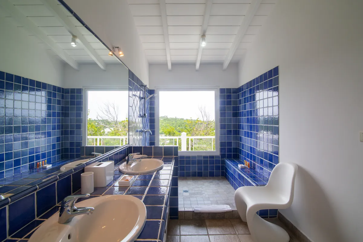 Villa Callisto: Bathroom with blue tile counters, dual sinks, and an open shower with outdoor view