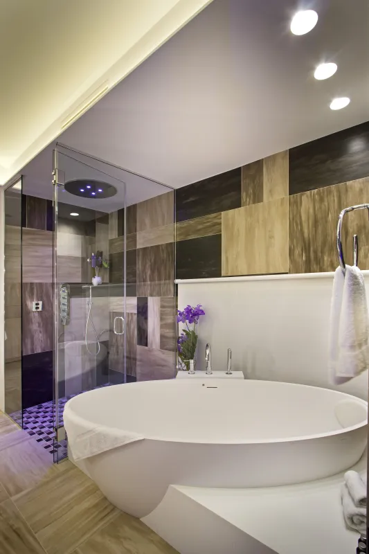 Villa C'est la Vie: Modern bathroom featuring a large circular soaking tub and glass shower