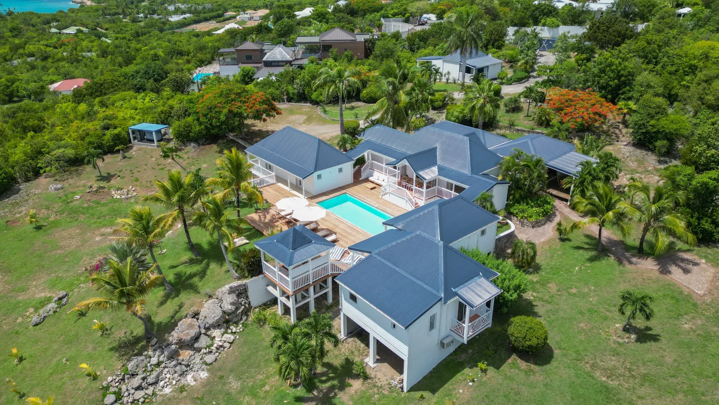 Villa Coco Paillette: Aerial view of a villa complex with swimming pool surrounded by lush tropical landscaping