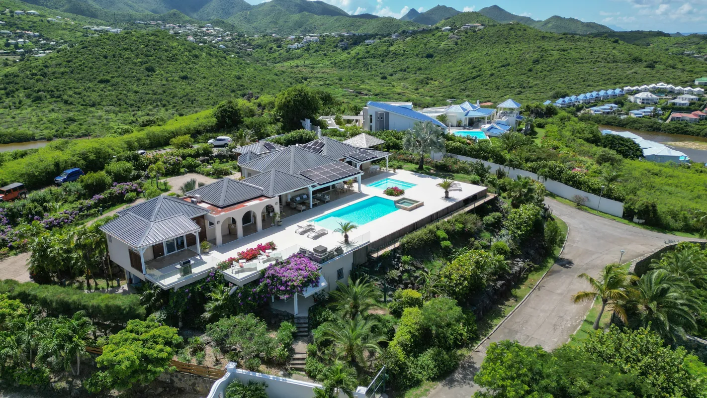 Villa Dreamin Blue: Aerial view of a villa with a swimming pool and terrace surrounded by lush hills