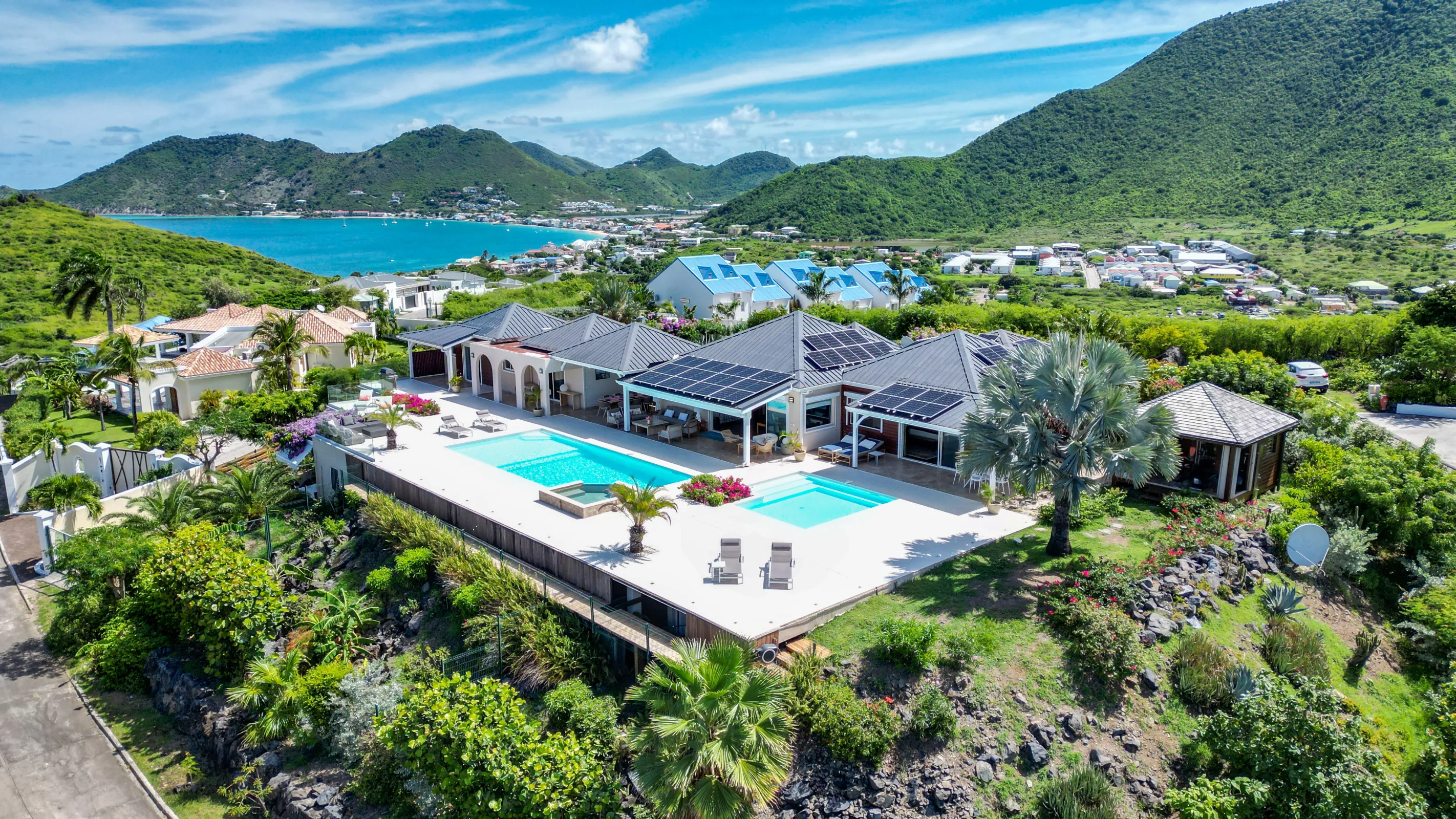 Villa Dreamin Blue - Luxury 4-bedroom villa in Happy Bay, Sint Maarten