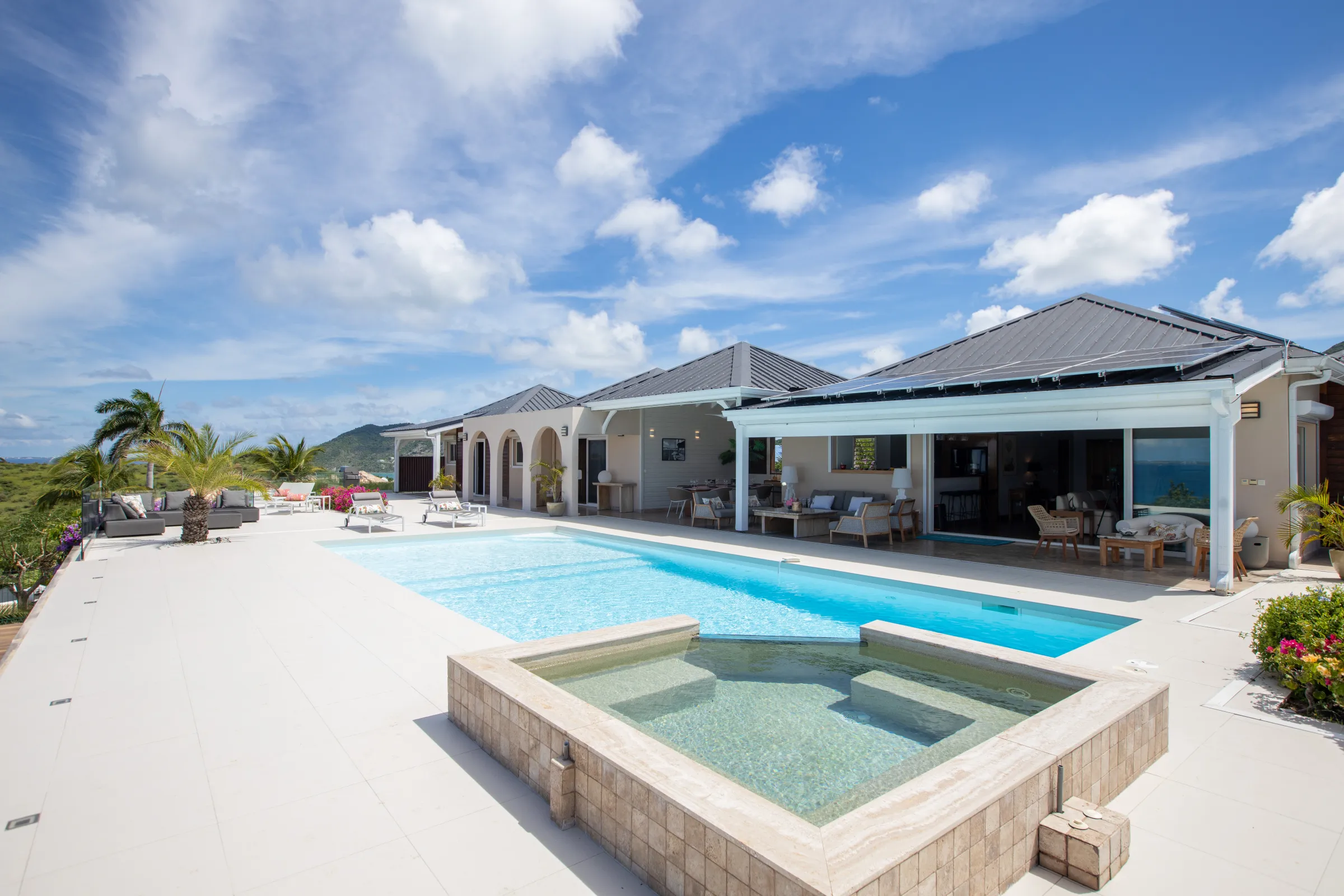 Villa Dreamin Blue - Gallery image 25 of luxury villa in Sint Maarten