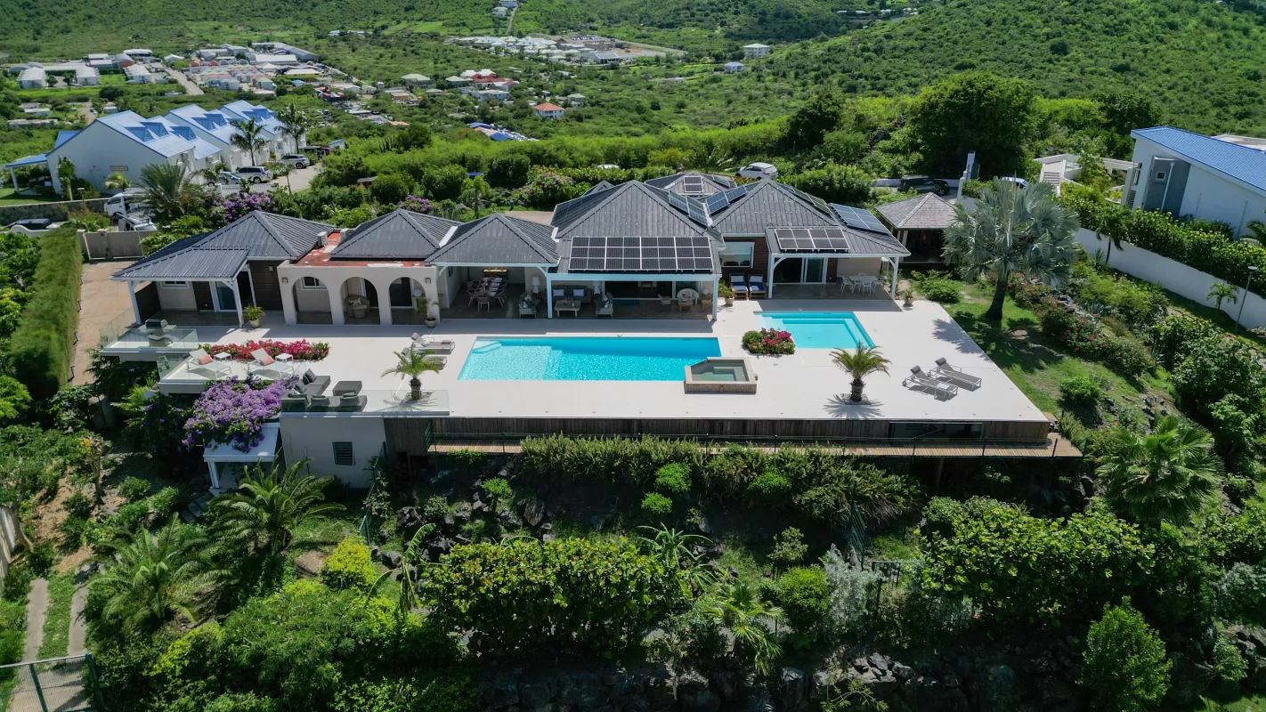 Villa Dreamin Blue: Aerial view of a villa with swimming pool, terrace, and hillside landscape