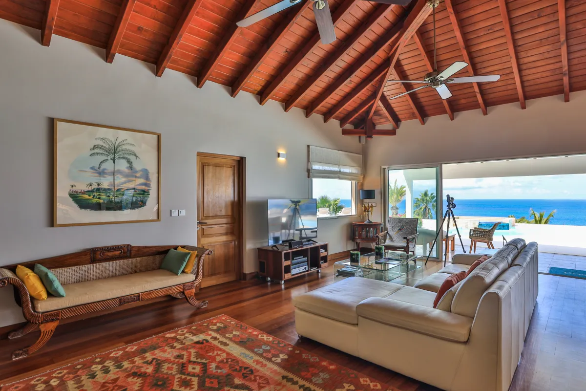 Villa Dreamin Blue: Spacious living room with vaulted wood ceiling opening to terrace with ocean view