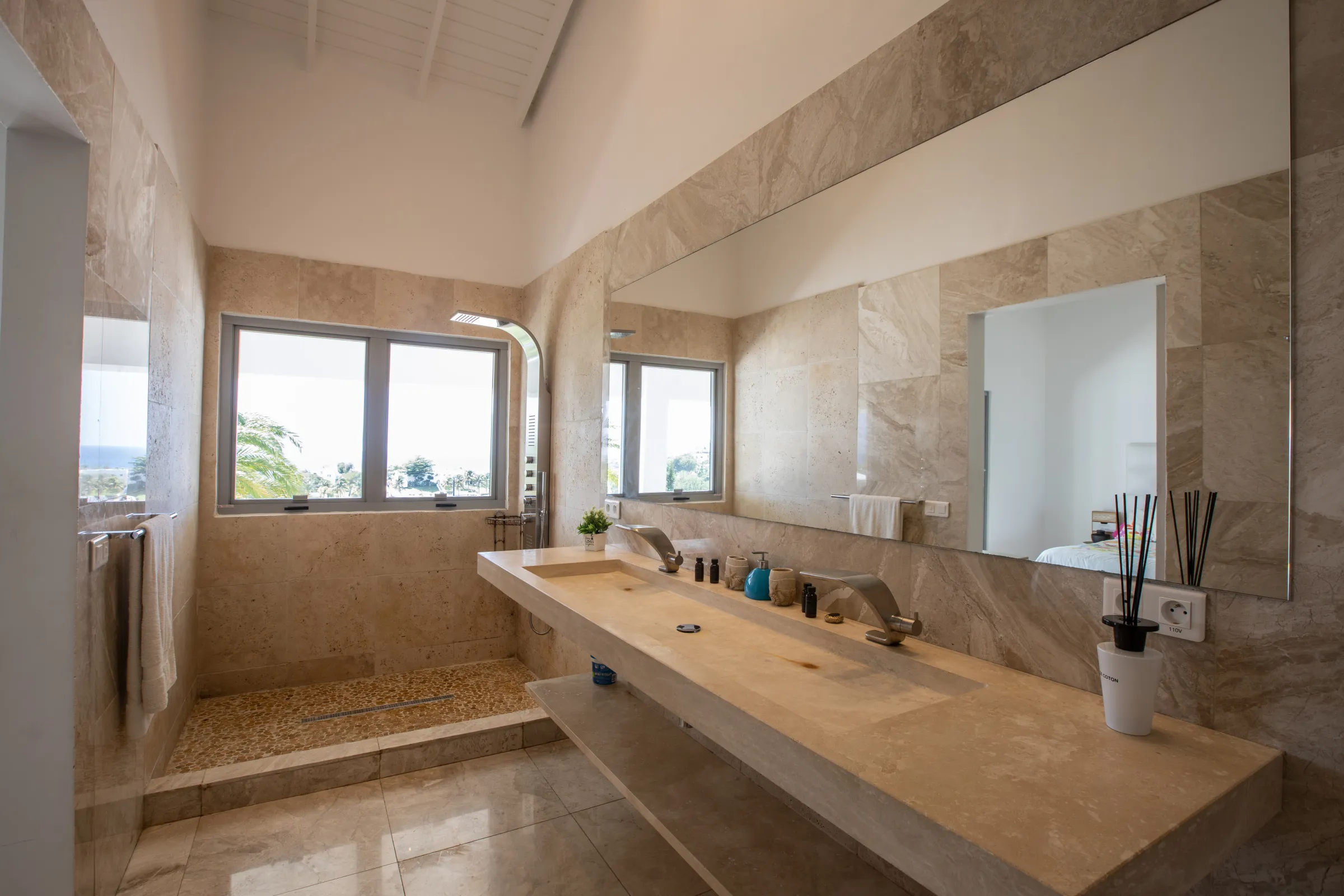 Villa El Grande Azure - Gallery image 10 of luxury villa in Sint Maarten