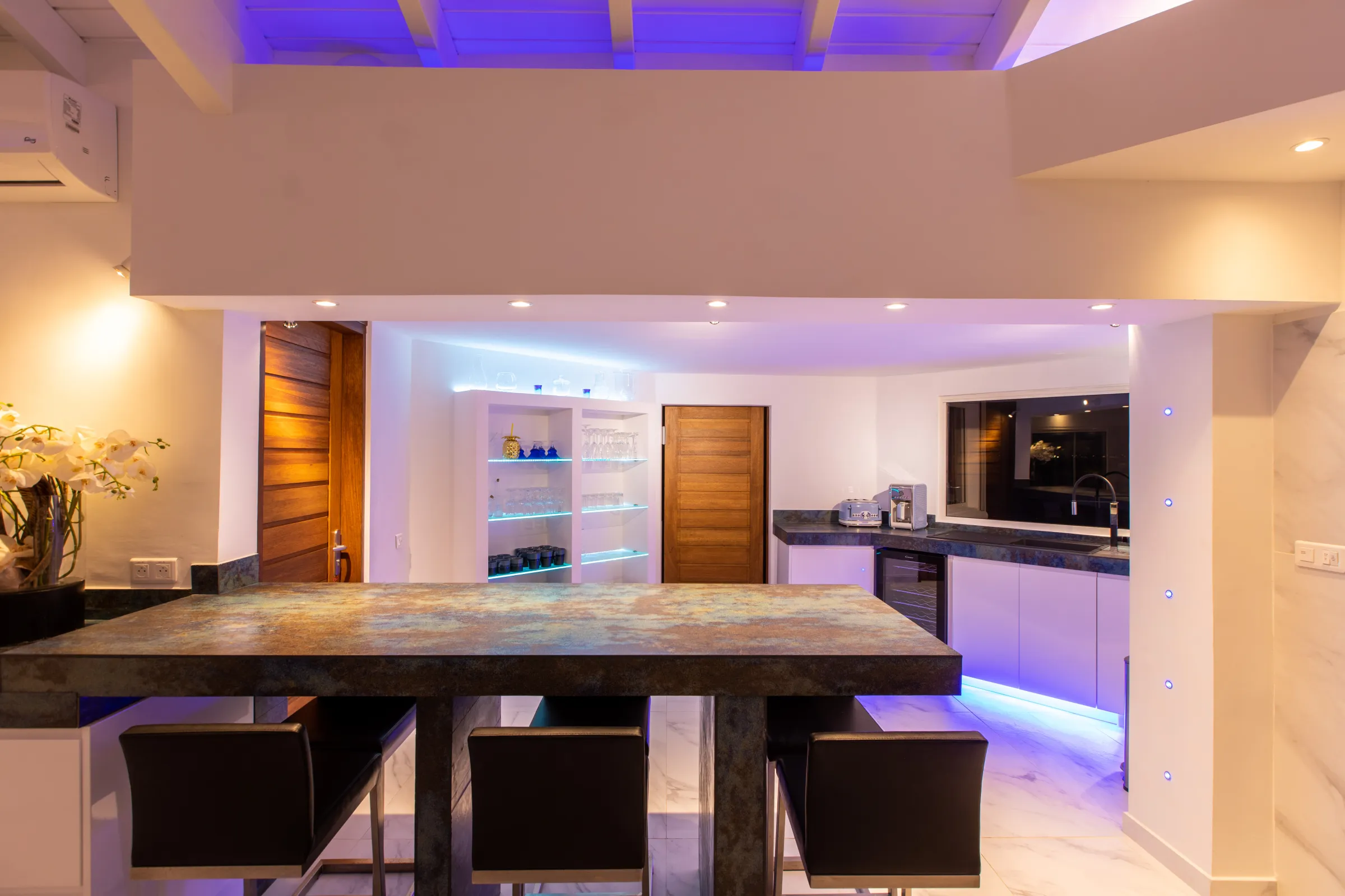 Villa Infinity Blue - Gallery image 7 of luxury villa in Sint Maarten