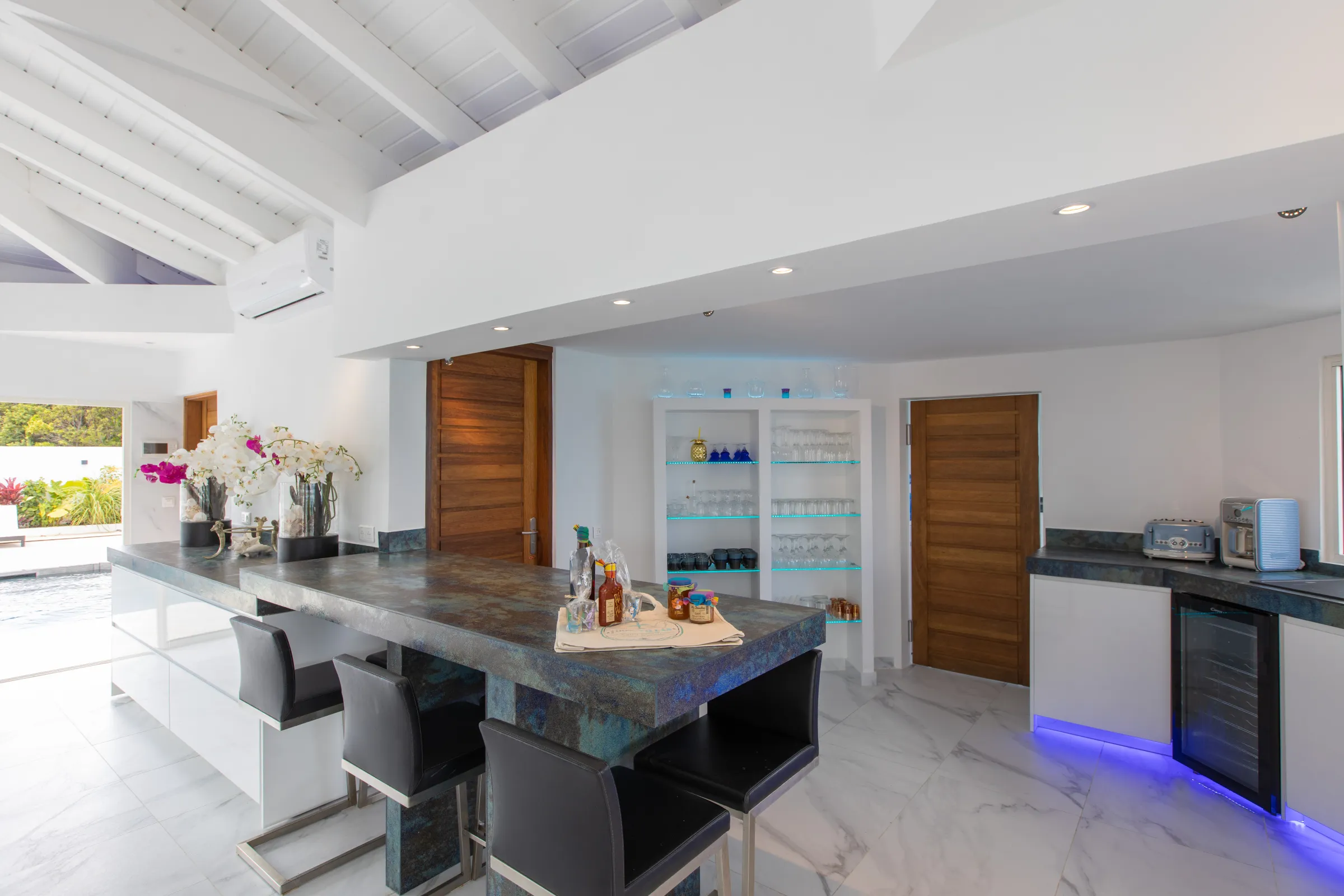 Villa Infinity Blue - Gallery image 75 of luxury villa in Sint Maarten