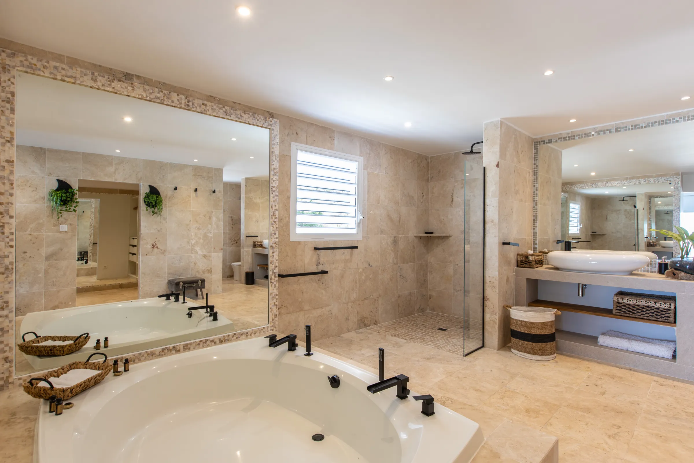 Villa Infinity Blue - Gallery image 80 of luxury villa in Sint Maarten