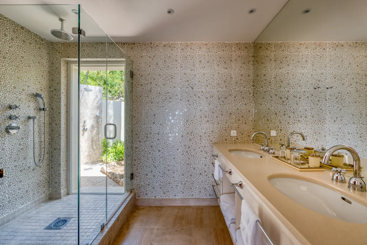 Villa La Dacha: Modern bathroom with double vanity and glass shower leading to an outdoor shower area