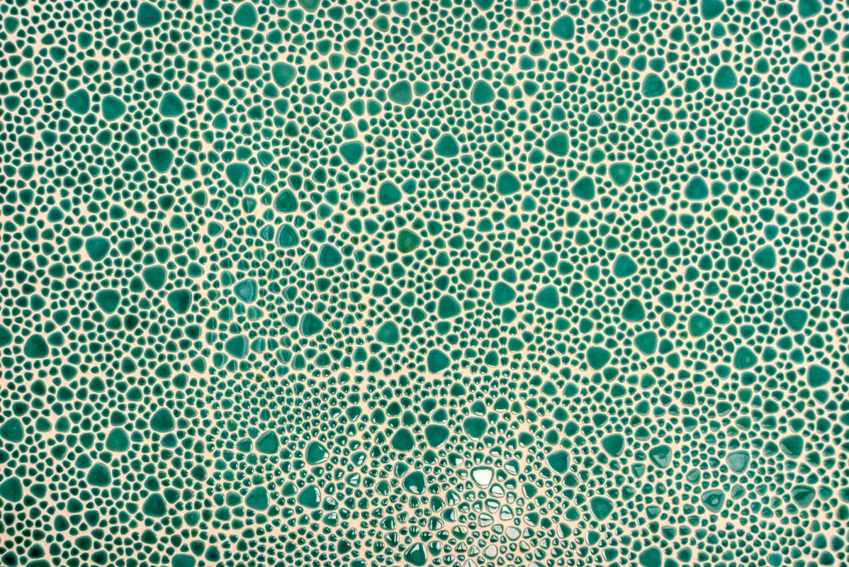 Villa La Dacha: Close-up pattern of green and turquoise pebble mosaic tiles