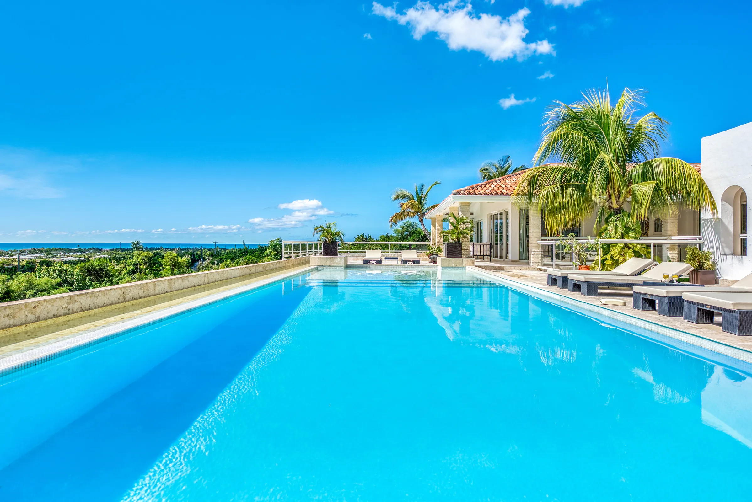 Villa La Favorita - Luxury 3-bedroom villa in Terres Basses, Sint Maarten