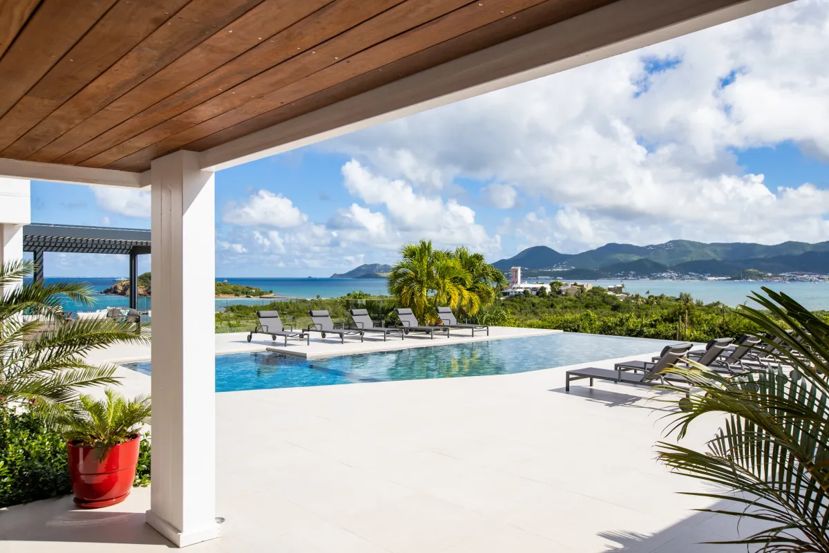 Villa La Siesta: Swimming pool and sun loungers on a terrace overlooking the sea and distant hills