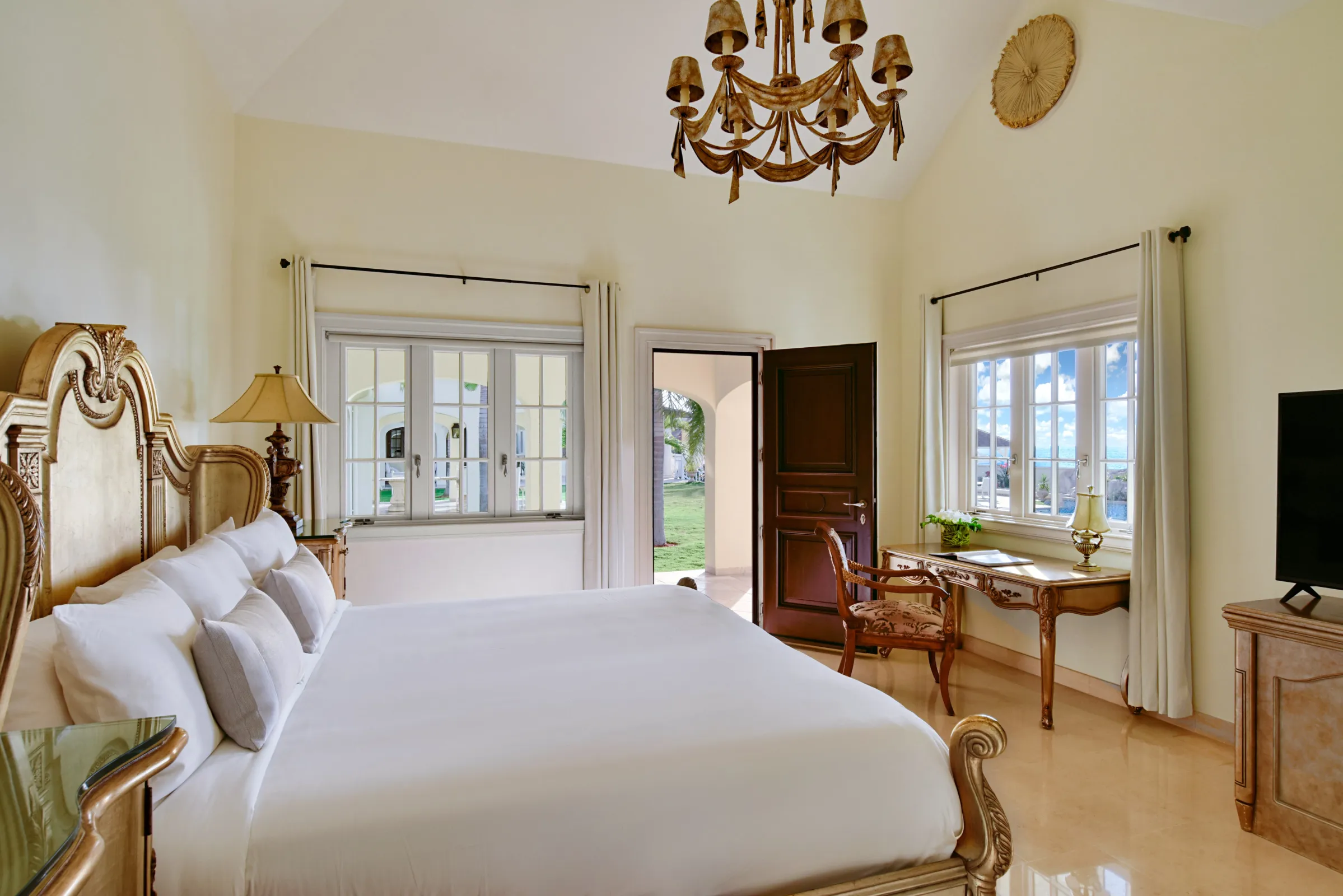 Villa Le Chateau Des Palmiers - Gallery image 15 of luxury villa in Sint Maarten