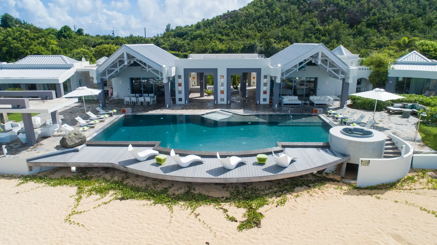 Villa Le Rêve: Swimming pool, hot tub, and sun deck outside a beachfront villa