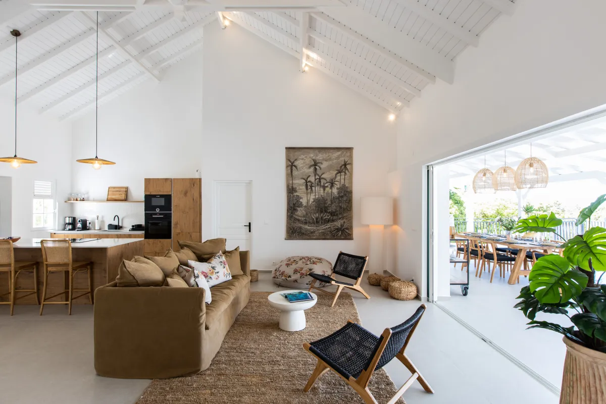 Villa Les Oliviers: Open-plan living room and kitchen opening to a covered dining terrace
