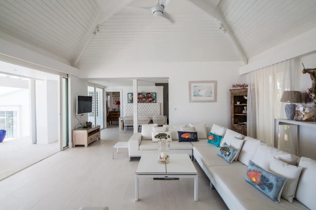 Villa Mango: Spacious white living room with vaulted ceiling and large sectional sofa