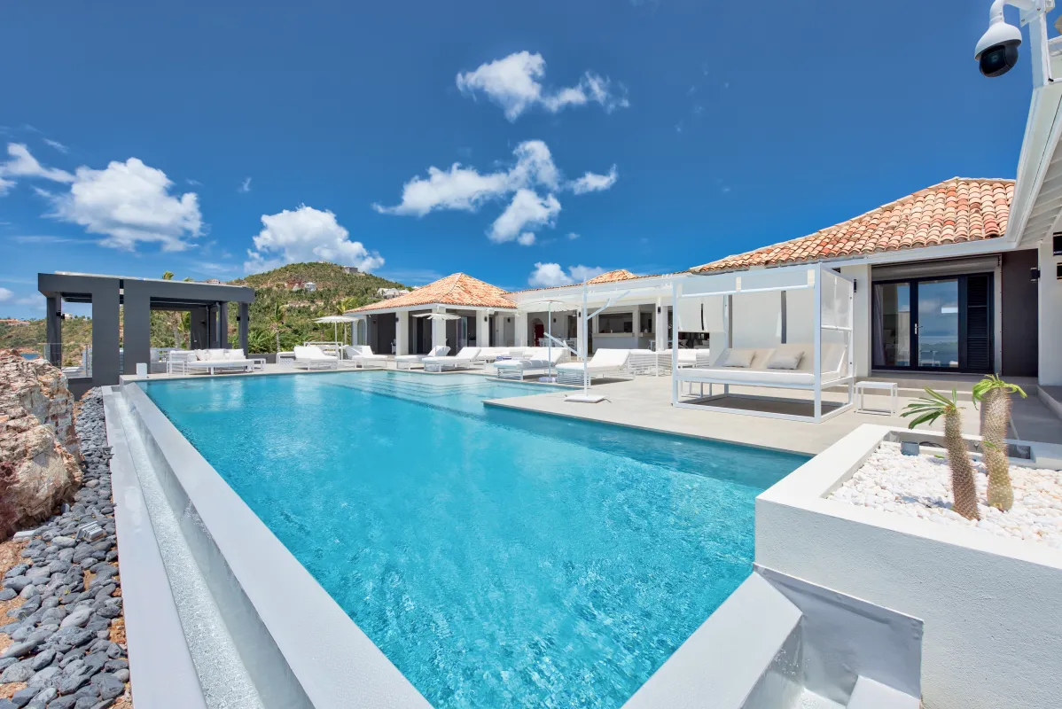 Villa Mirabelle: Swimming pool and sun terrace with cabana daybed outside tiled-roof villa pavilions