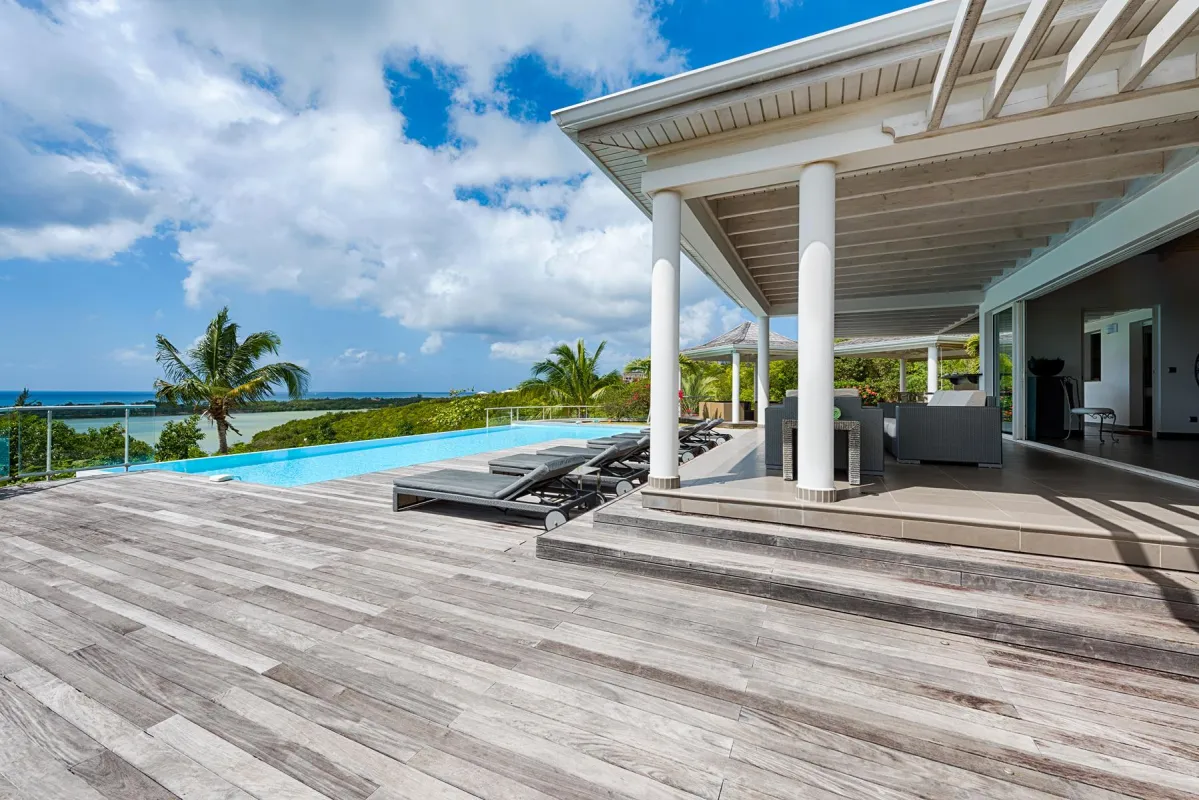 Villa No Limit: Wooden deck with infinity pool, sun loungers, and covered patio overlooking the sea