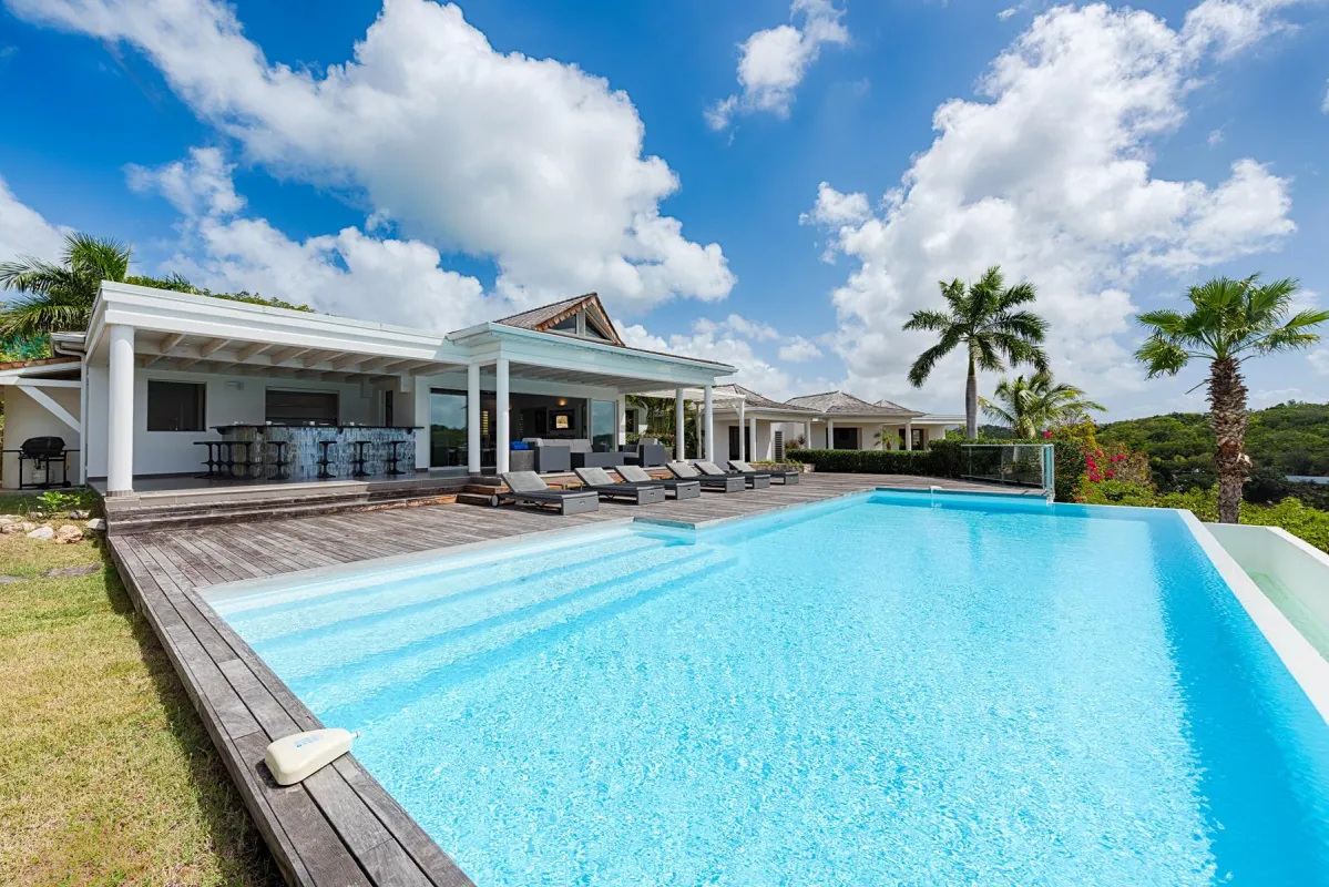 Villa No Limit: Swimming pool and wooden deck with sun loungers beside a villa terrace