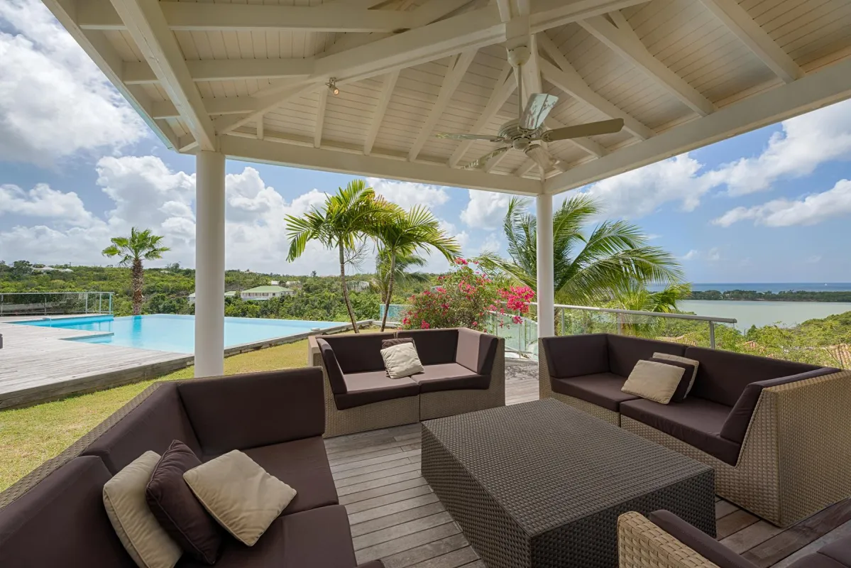 Villa No Limit: Covered gazebo terrace with wicker sofas overlooking an infinity pool and the sea
